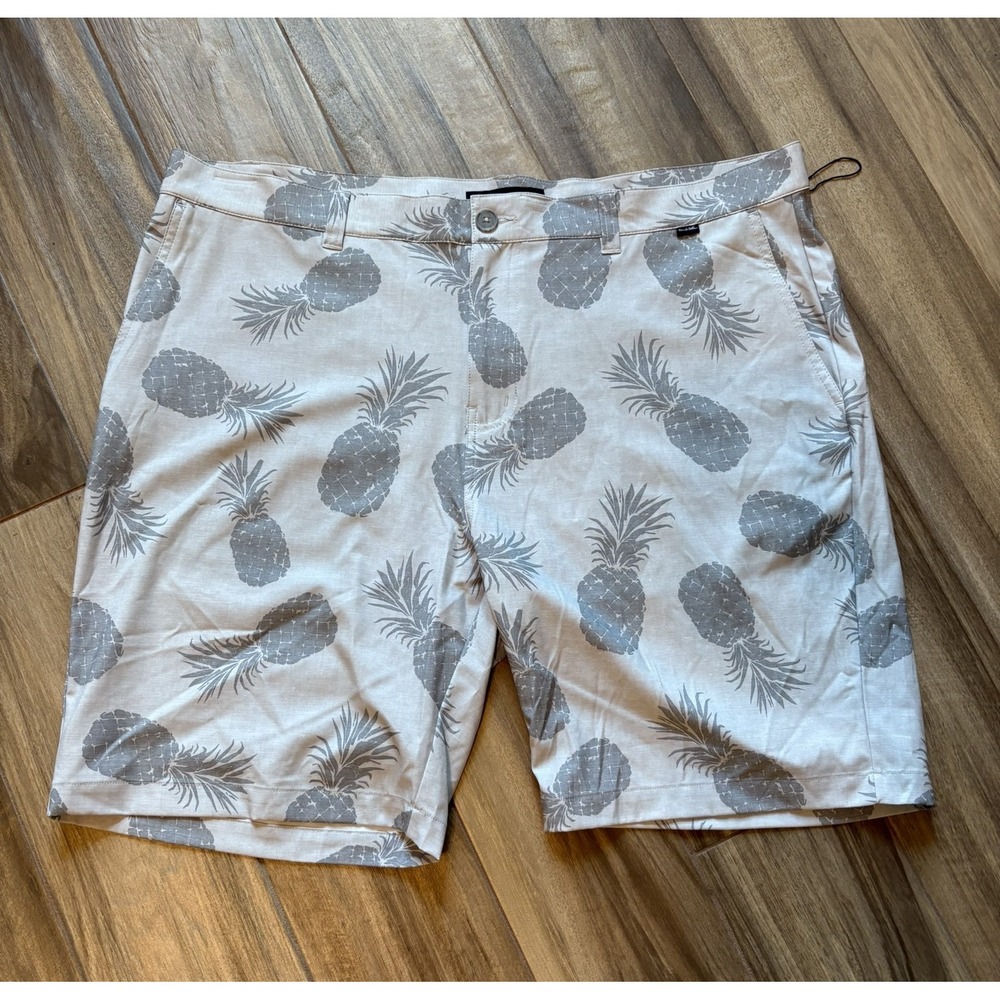 Travis Mathew Pineapple Print Shorts Size 42 Menswear Golf Casual